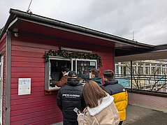 Schülerkiosk von außen